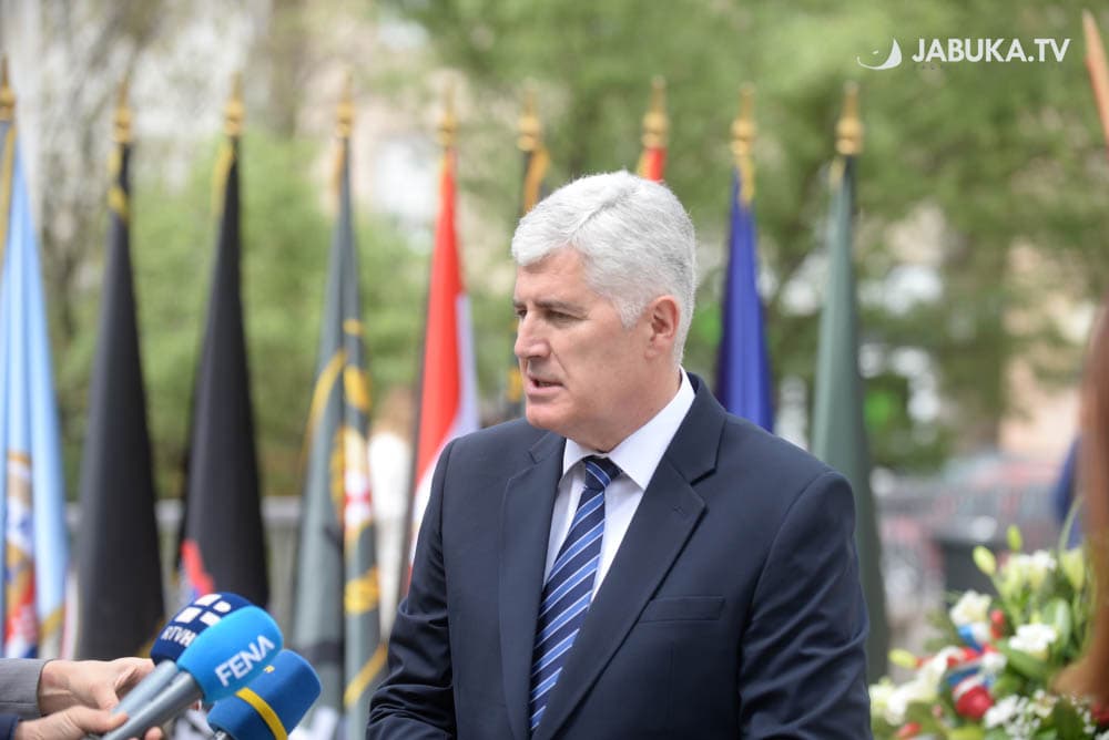 Ilustracija članka: Čović o akcizama na gorivo i manjem PDV-u: Moramo znati pomažemo li time zaista