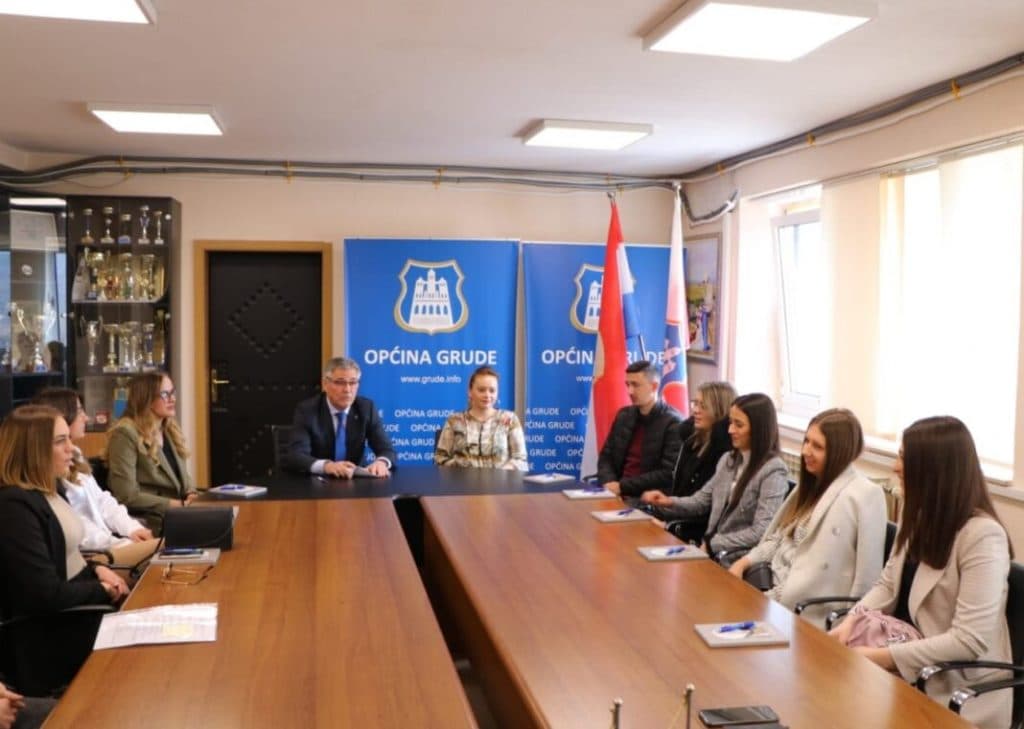 Ilustracija članka: Grude: Potpisani ugovori o volontiranju