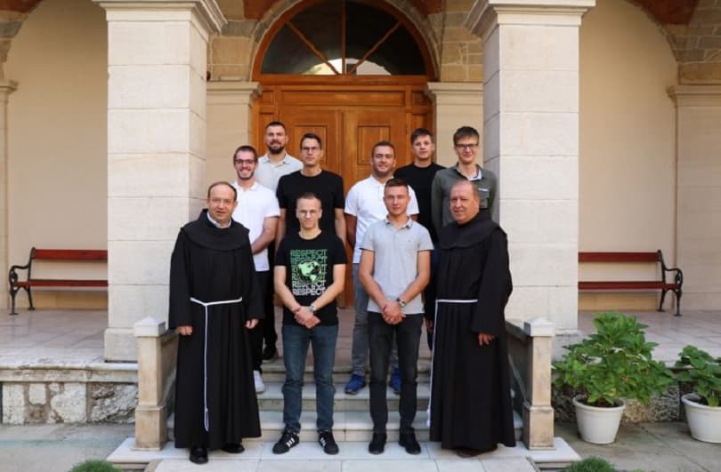 Ilustracija članka: Stipe Iličić iz Ružića oblači franjevački habit