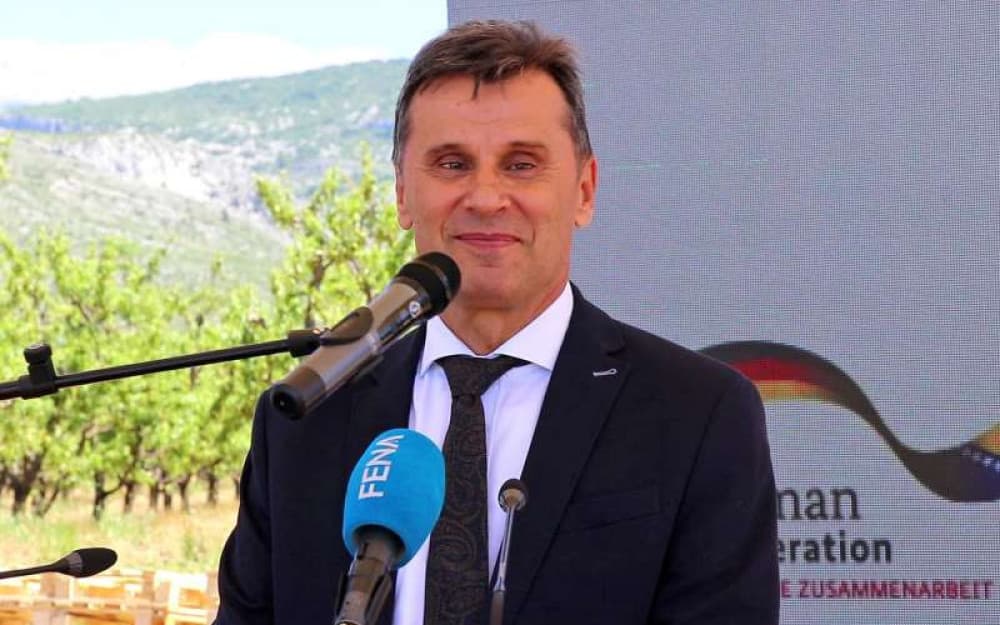 Ilustracija članka: Fadilovi paketi od 500 KM vrijede manje od 100 KM?