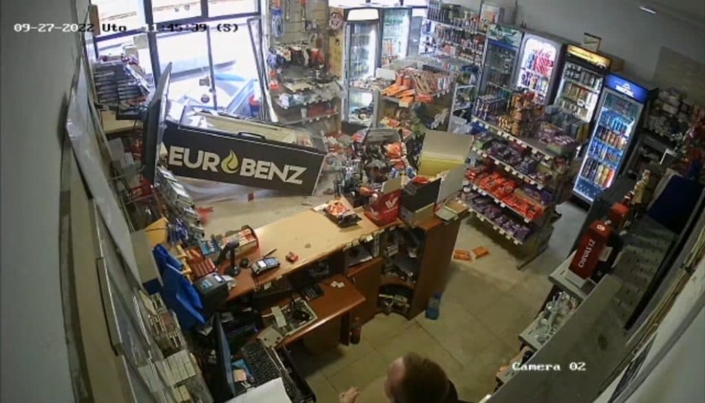 Ilustracija članka: Drinovci: Kamionom udario u benzinsku crpku (VIDEO)