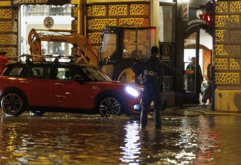 Ilustracija članka: Rijeka: Muškarac poginuo u bujici, vatrogasci spašavali djecu iz igraonice