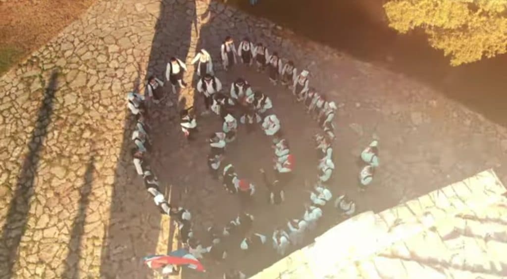 Ilustracija članka: Premijerno predstavljen spot za pjesmu ”Hercegovka vodi kolo sada” tamburaškog sastava Dukati