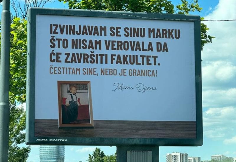 Ilustracija članka: Majka preko bilboarda uputila javnu ispriku sinu