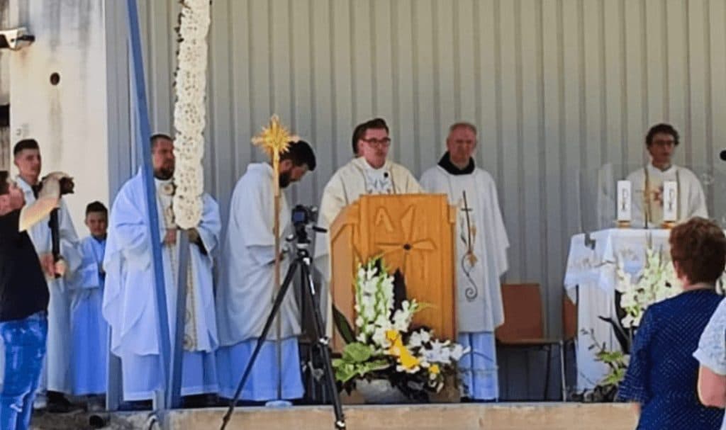 Ilustracija članka: Svečano u Posušju: Fra Ivan Crnogorac proslavio mladu misu