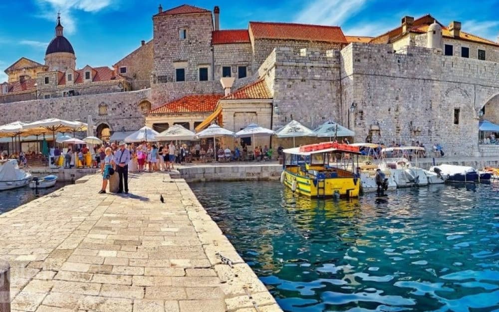 Ilustracija članka: Njemački list prozvao Hrvatsku zbog suludih cijena: ‘Sladoled 5 eura?! Možda im je ovo plan…‘