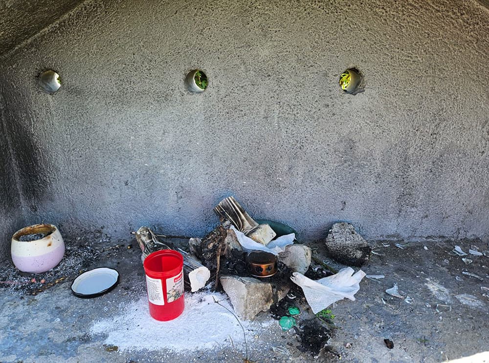 Ilustracija članka: Zapaljen i polomljen Gospin kip u Sarajevu