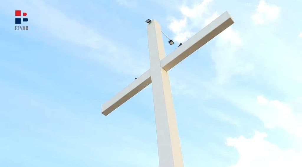 Ilustracija članka: Monumentalni križ iznad ljubuškog kraja – dio projekta “Planetarne Hrvatske”