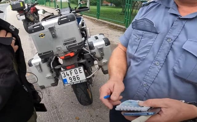 Ilustracija članka: VIDEO: Turisti snimili policajca kako uzima 20 eura mita u Jablanici
