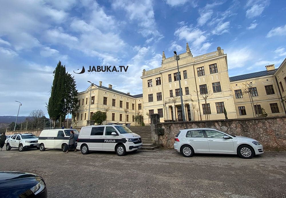 Ilustracija članka: Kriminalistička policija upala u Srednju strukovnu školu Široki Brijeg