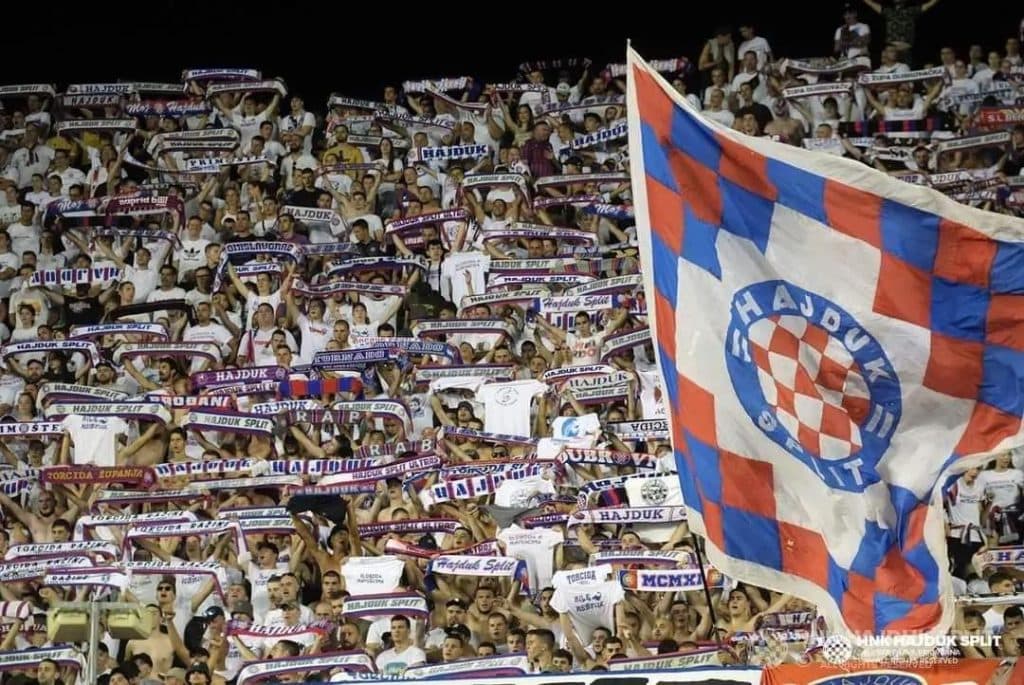 Ilustracija članka: Navijači Hajduka iz Hercegovine kupuju uređaj za pedijatriju SKB Mostar