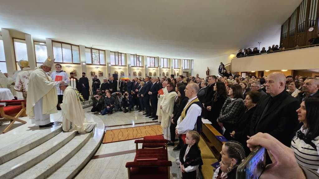 Ilustracija članka: Biskup Majić: Borit ćemo se za istinu, zalagati za pravdu i promicati mir