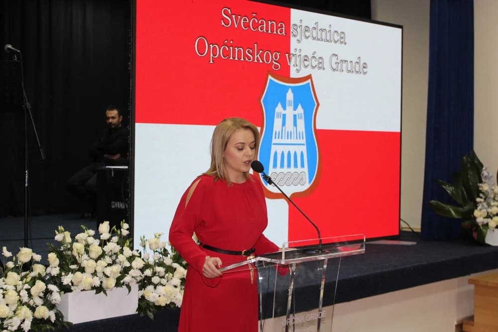 Ilustracija članka: Franka Leko preuzela fotelju u Federalnom parlamentu