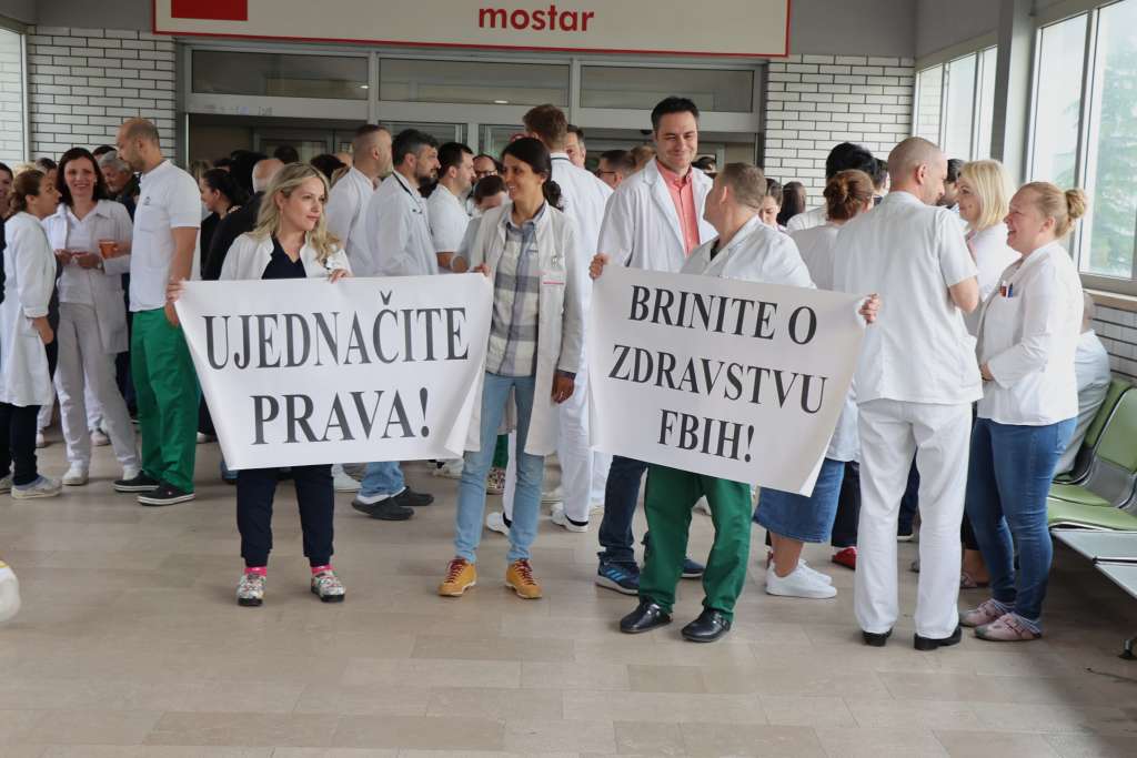 Ilustracija članka: Liječnici u Mostaru polusatnim štrajkom poručili: Ujednačite prava