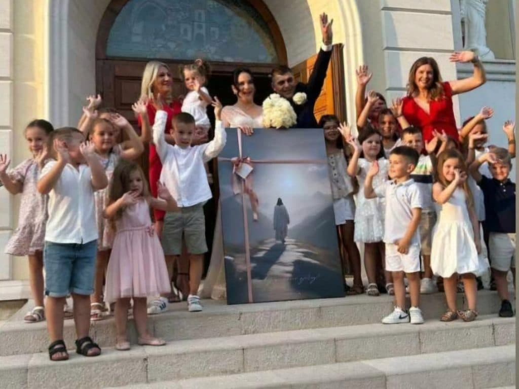 Ilustracija članka: VIDEO: Djeca iz vrtića “Kockica” iz Gruda iznenadila svoju tetu na njenom vjenčanju