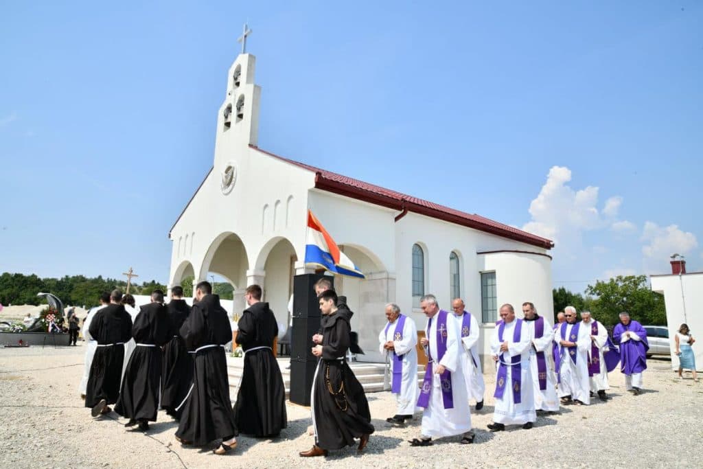 Ilustracija članka: Slavljena sveta misa na Groblju mira povodom obilježavanja Europskog dana sjećanja na žrtve totalitarizma