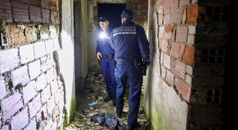 Ilustracija članka: Migranti u BiH sve češće organiziraju oružane skupine