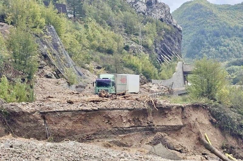 Ilustracija članka: Katastrofa na putu Jablanica – Mostar: U potpunosti nestala cesta kod Komadinovog vrela