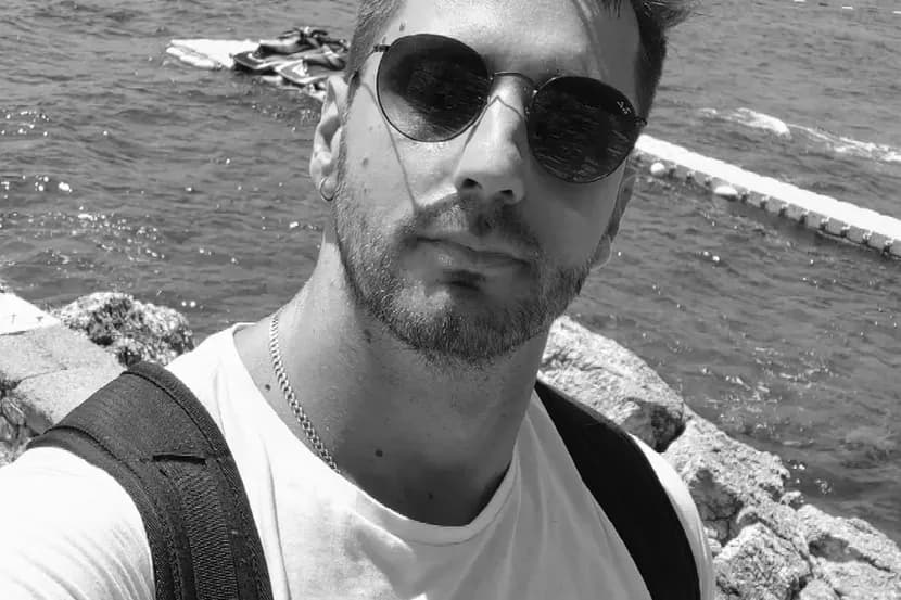 Ilustracija članka: Poginuo pjevač Peđa Bošnjak