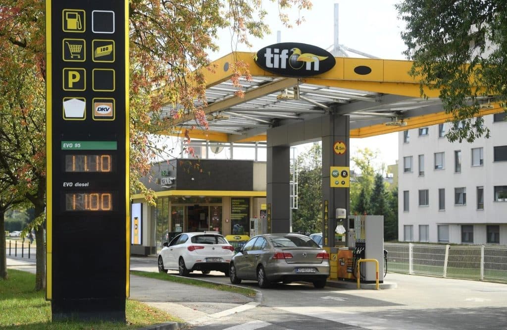 Ilustracija članka: Na benzinskoj puštala cajke, dobila otkaz. Sud: Platite joj sve plaće i vratite na posao