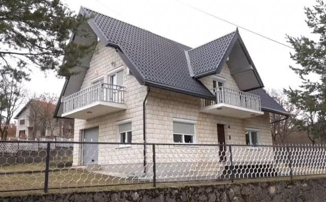 Ilustracija članka: Obitelji iz Livna kojoj je izgorjela kuća, sumještani kupili novi dom