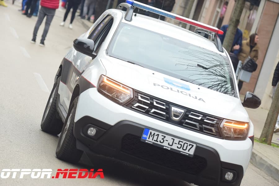 Ilustracija članka: Policijska potjera od Gruda do Vitine, vozač pobjegao pješice