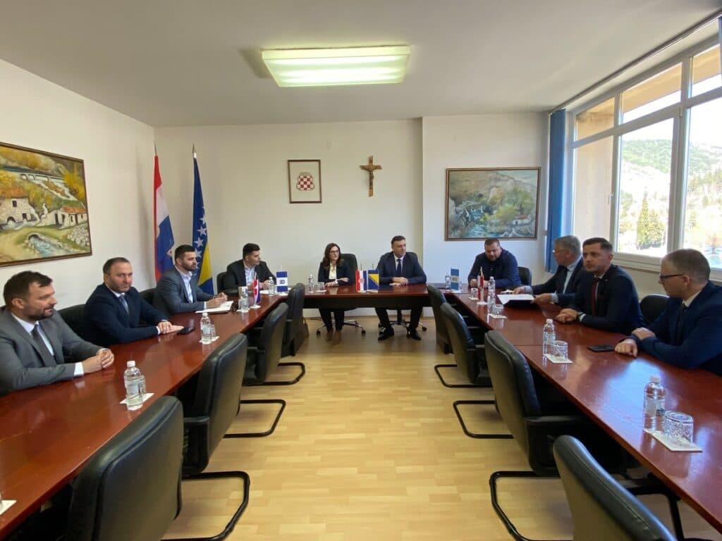 Ilustracija članka: ŽZH: 1.500.000 KM za sufinanciranje prijevoza učenika