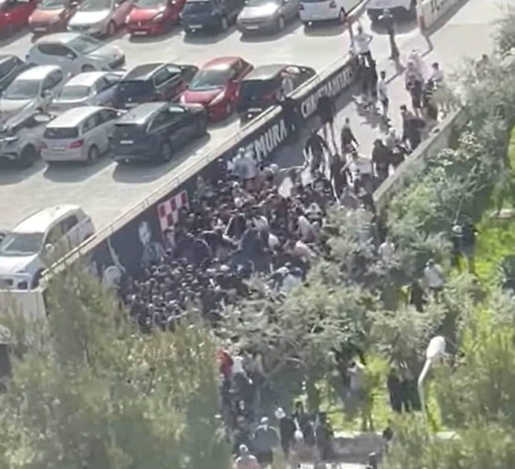 Ilustracija članka: VIDEO: Tučnjava Torcide i BBB-a u Splitu uoči derbija. Više od 100 privedenih