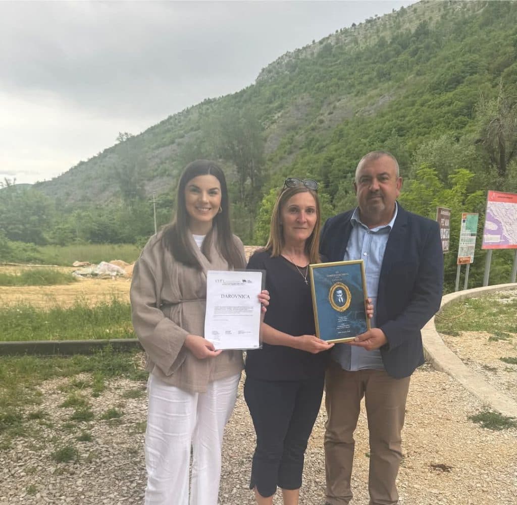 Ilustracija članka: Donacija knjiga Kulturnom domu A. B. Šimić u povodu 1100. obljetnice Hrvatskoga Kraljevstva