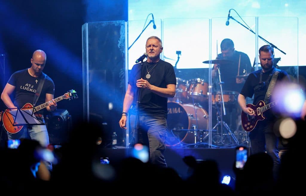 Ilustracija članka: Thompson ide na turneju. Objavio datume koncerata