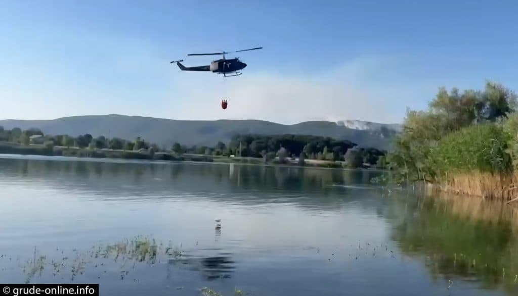 Ilustracija članka: U pomoć vatrogascima stigao i helikopter OS BiH