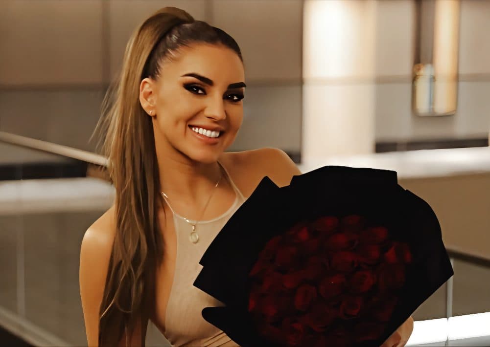 Ilustracija članka: Udala se širokobriješka pjevačica Antonija Čerkez