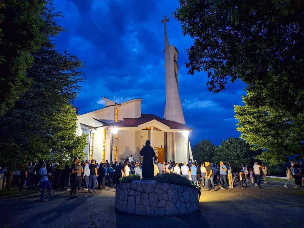 Ilustracija članka: Ukraden kip sv. Leopolda Mandića ispred crkve u Ljubuškom