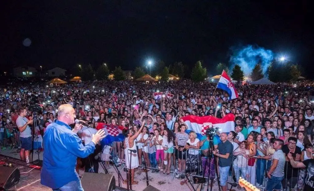 Ilustracija članka: Blatnica ponovno pjeva s Matom Bulićem: Dolaze Škoro, Bačić, Žanko i brojni drugi