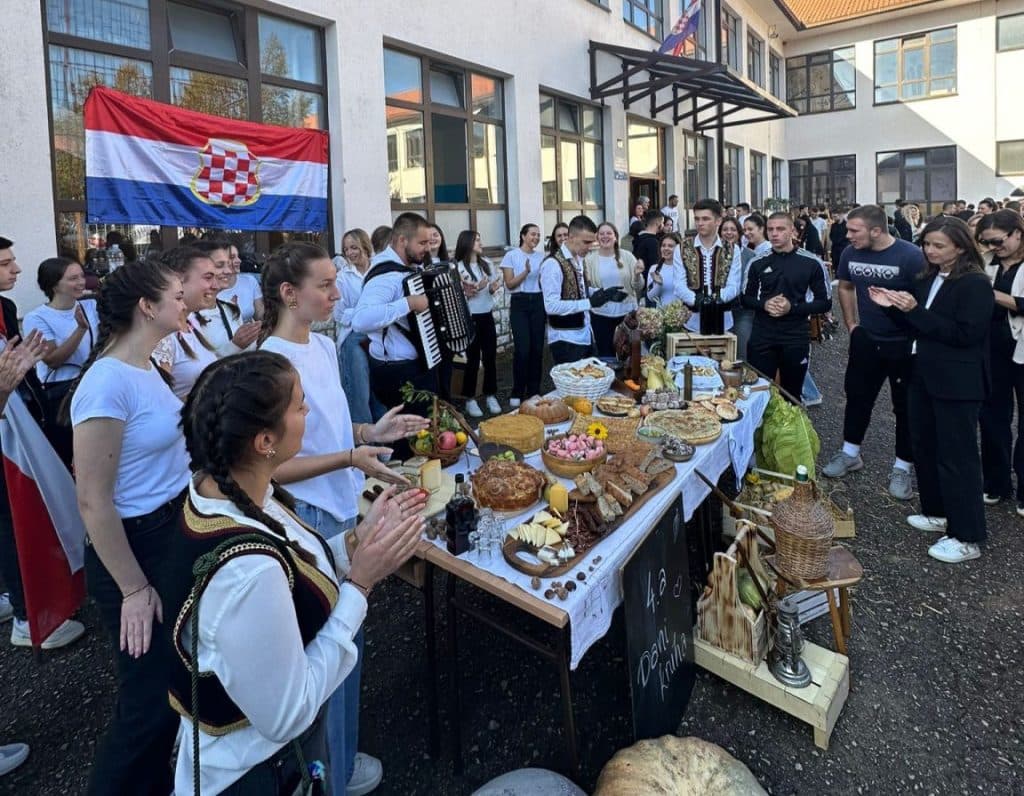 Ilustracija članka: Grude: Učenici Srednje škole A. B. Šimića pozivaju na „Dane kruha“