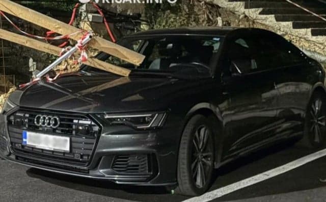 Ilustracija članka: Vjetar srušio ogradu na automobil u Širokom Brijegu