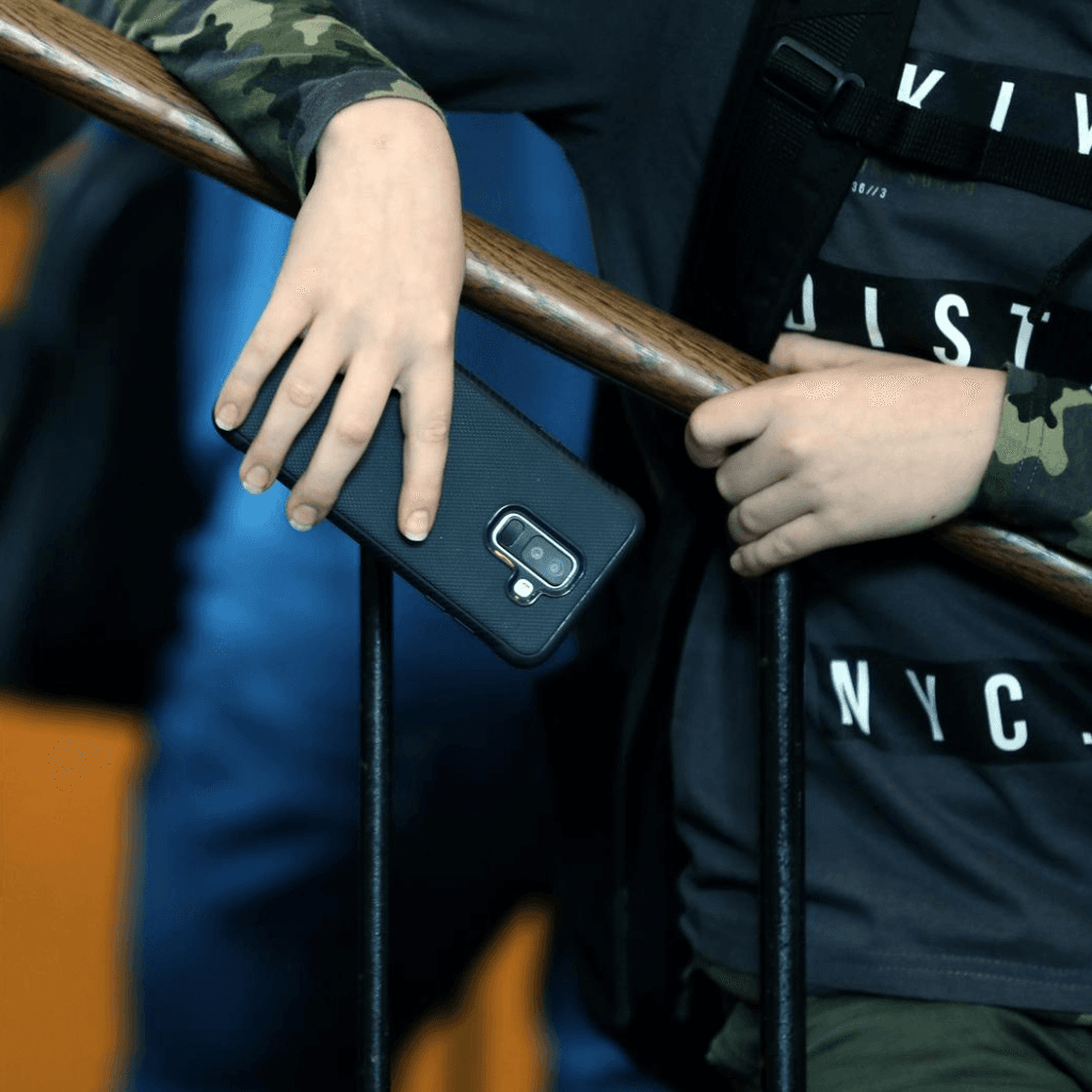 Ilustracija članka: Federacija neće zabraniti mobitele u školama, odluka na županijama i školskim aktima