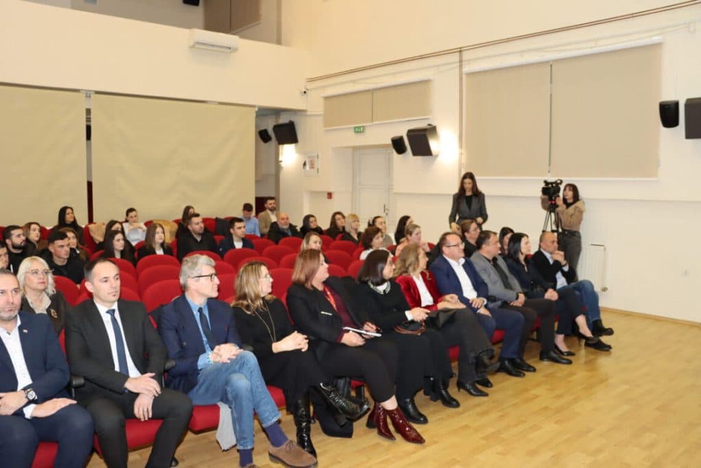 Ilustracija članka: ŽZH: 39 novih poslova, 63 osobe započele obuke