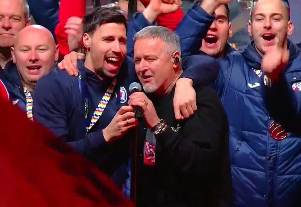 Ilustracija članka: Thompson zapjevao na dočeku: “Kad zapjevam partija mi sudi”