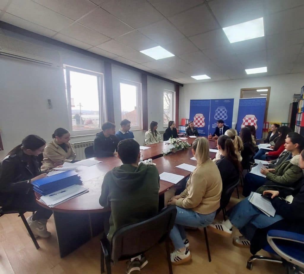 Ilustracija članka: U Grudama potpisani ugovori s polaznicima programa prekvalifikacije medicinskih sestara/tehničara u stomatološke sestre/tehničare