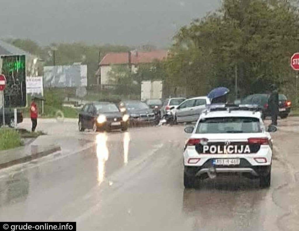Ilustracija članka: Teška prometna nesreća u Knešpolju: Dvije osobe ozlijeđene u sudaru VW-a i BMW-a