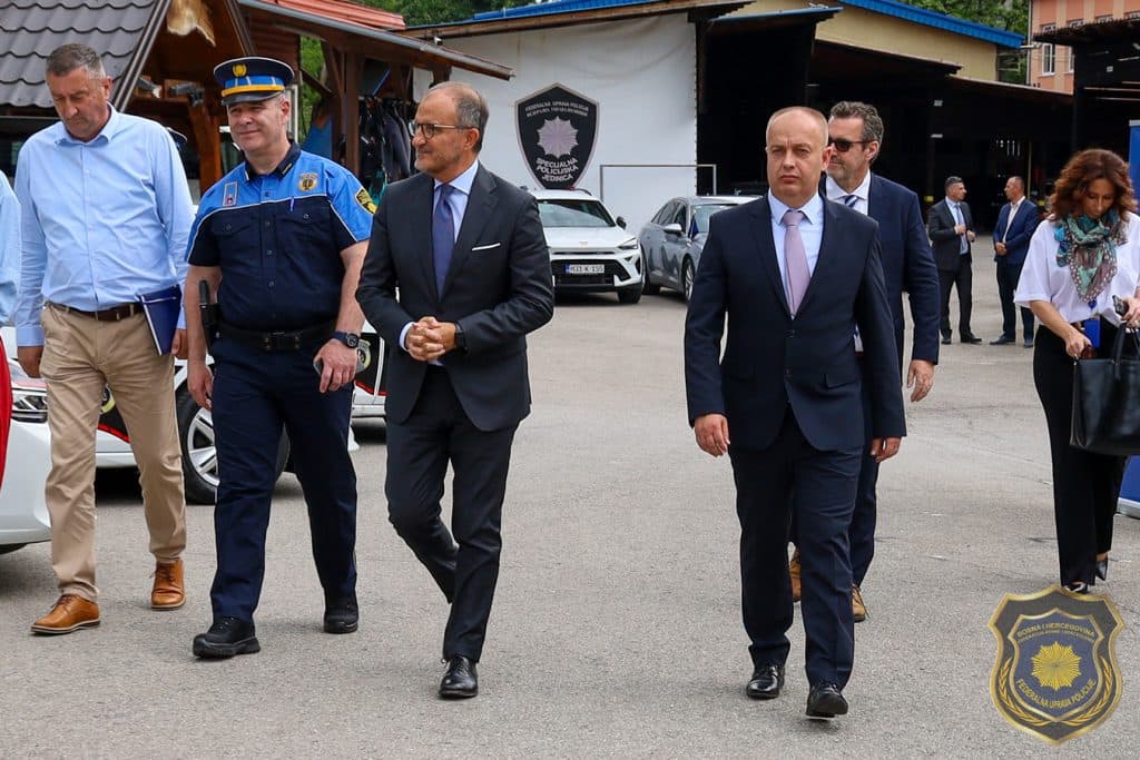 Ilustracija članka: Europska unija donirala policiji BiH specijalizirana vozila vrijedna 790.000 KM