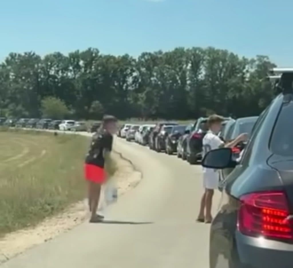 Ilustracija članka: VIDEO: Usred velikih gužvi na granici Vinjani Gornji, Ljubo i Šime pokazali veliko srce
