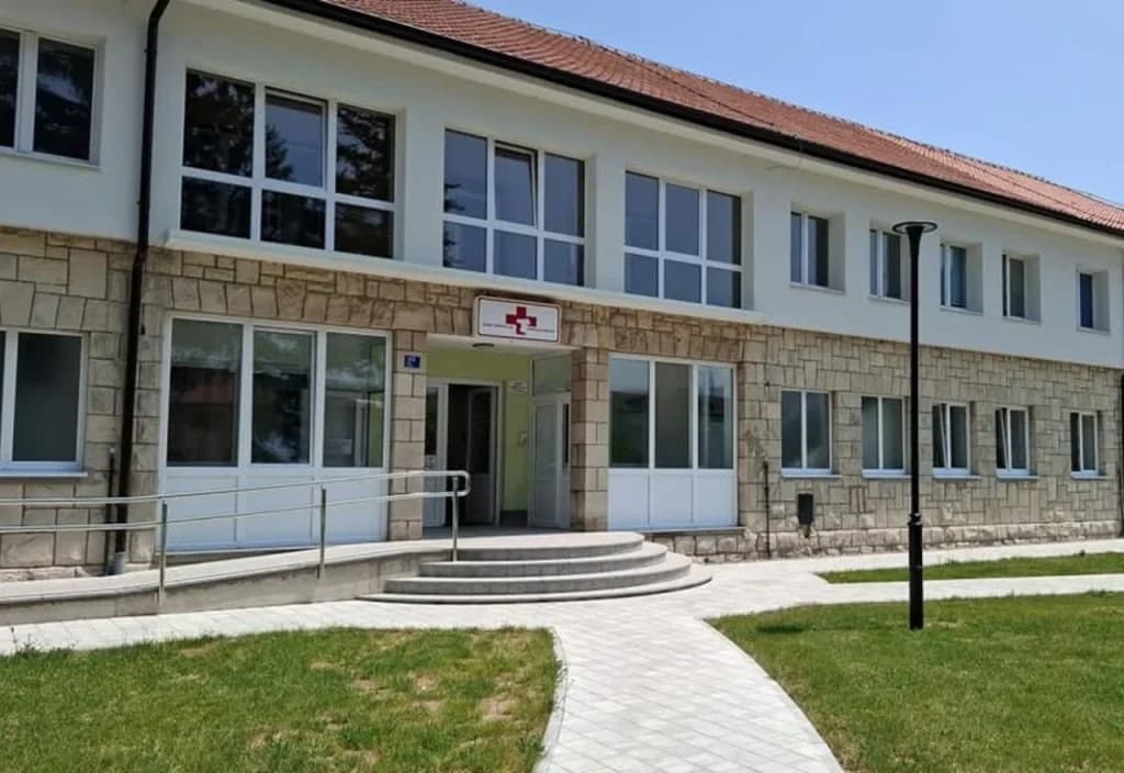 Ilustracija članka: Liječnica iz Tomislavgrada objavila fotografiju Ratka Mladića, traži se njezin otkaz