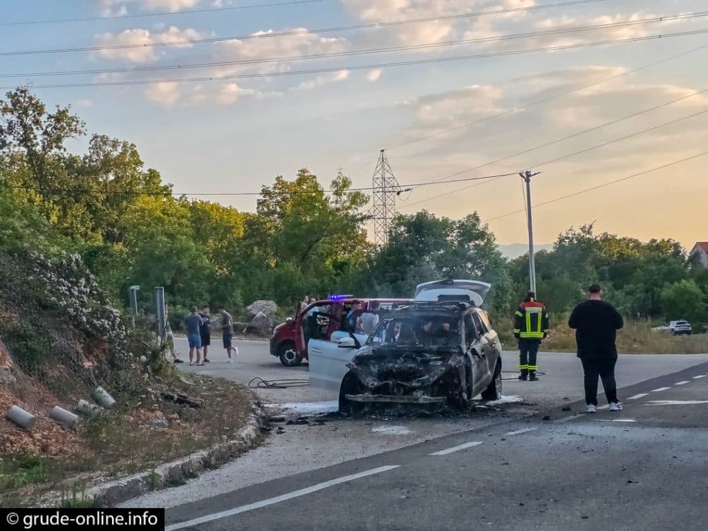 Ilustracija članka: Zapalio se automobil između Gruda i Posušja, nastala veća materijalna šteta