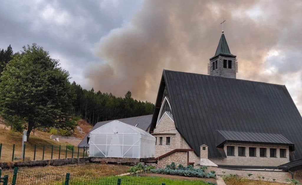 Ilustracija članka: Novi požar na Blidinju: Vatra se širi prema Masnoj Luci, ugrožene vikendice