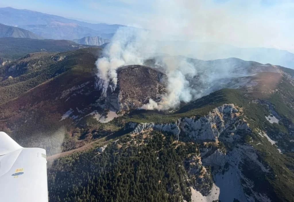 Ilustracija članka: Požar na Čvrsnici širi se na Mali Vilinac i prema Risovcu