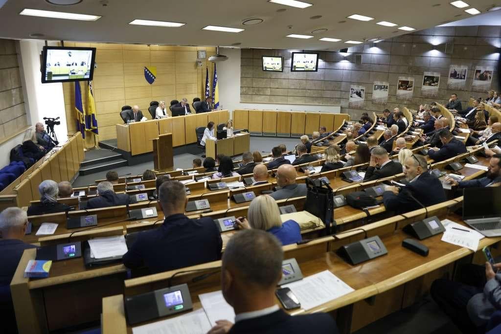 Ilustracija članka: Poznat novi saziv Parlamenta FBiH: Pogledajte raspodjelu mandata i imena zastupnika