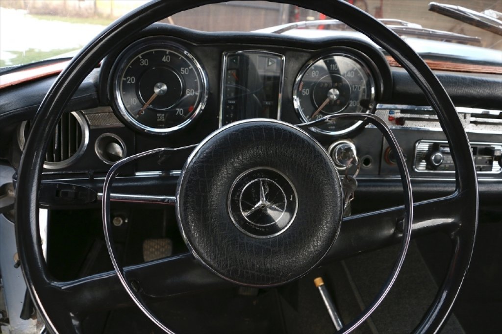 81094_foto_rajko_erceg_jedini_vlasnik_mercedesa_250_sl_pagoda_u_bih_moj_auto_zelio_je_kupiti_i_travolta_12_1024_682_85_c1