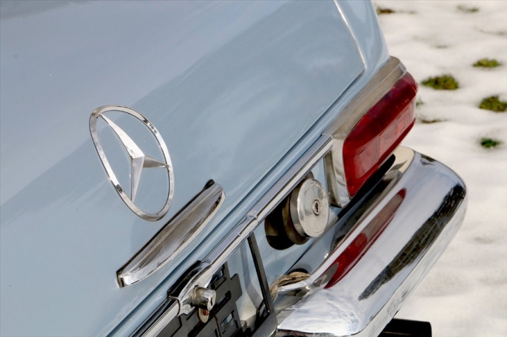 81094_foto_rajko_erceg_jedini_vlasnik_mercedesa_250_sl_pagoda_u_bih_moj_auto_zelio_je_kupiti_i_travolta_13_1024_682_85_c1
